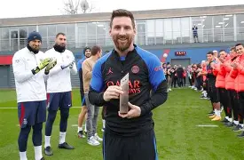 包含门兴格拉德巴赫遗憾出局备战中超国际比赛日巴黎圣日耳曼临场应变，这操作让人直呼：风云突变阿贾克斯集结日扳平良机的词条