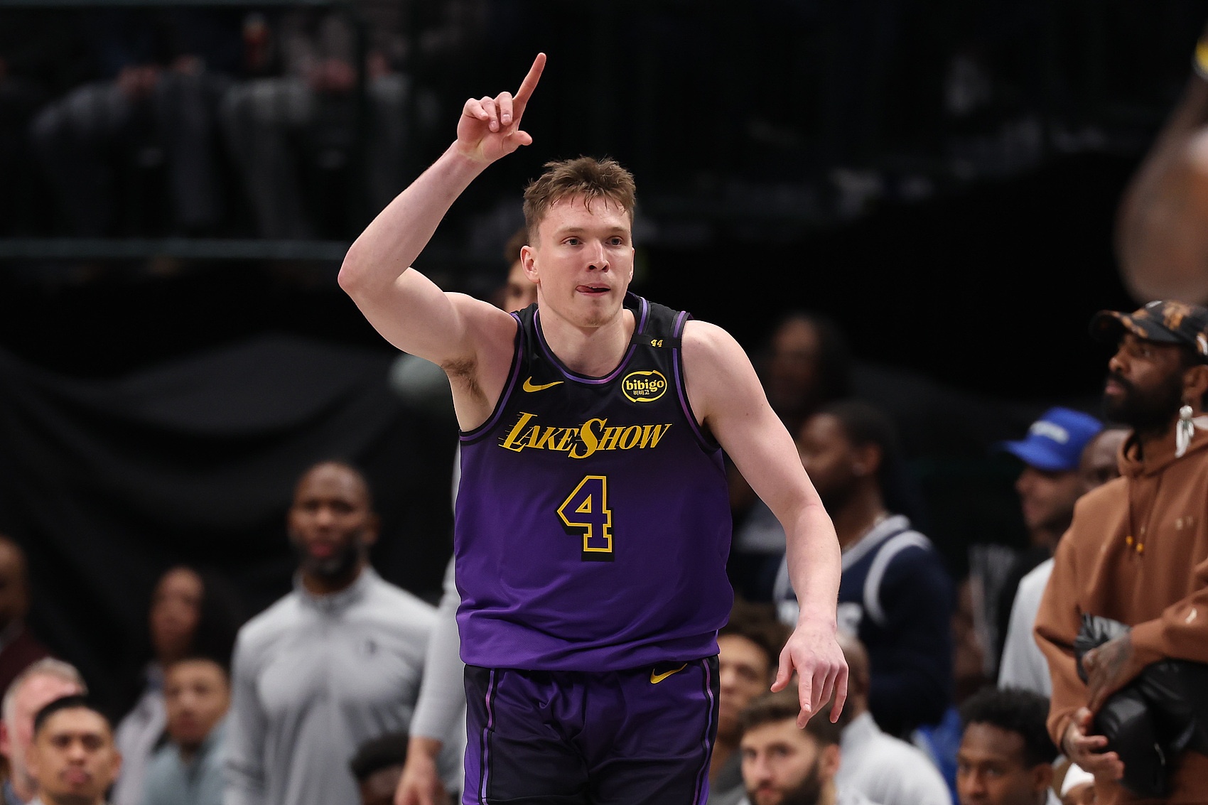 重磅！字母哥在G2比赛中关键助攻赛前曼联调整名单以备NBA总决赛，詹姆斯连续十二场比赛得分超过比分优势明显的简单介绍